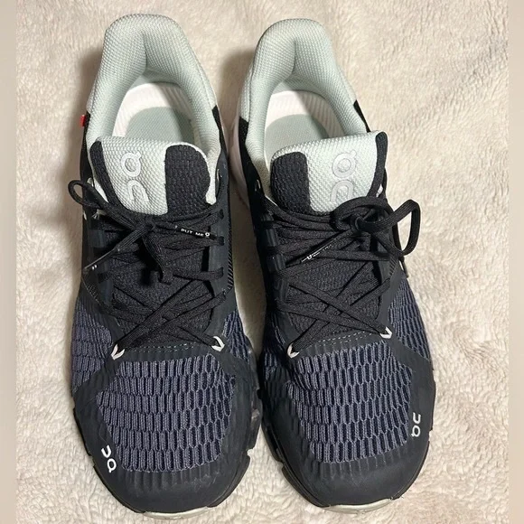 On Running Cloudflyer shoes - Picture 2 of 4